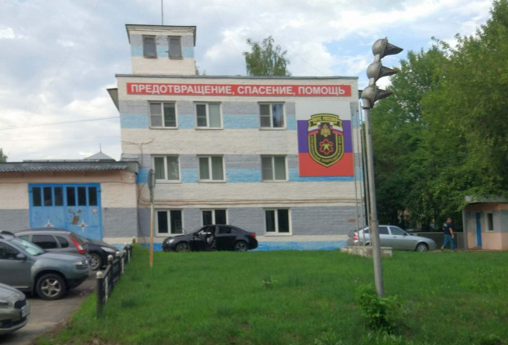 Вопреки интересам Уволенный пожарный числился в штате и получал зарплату