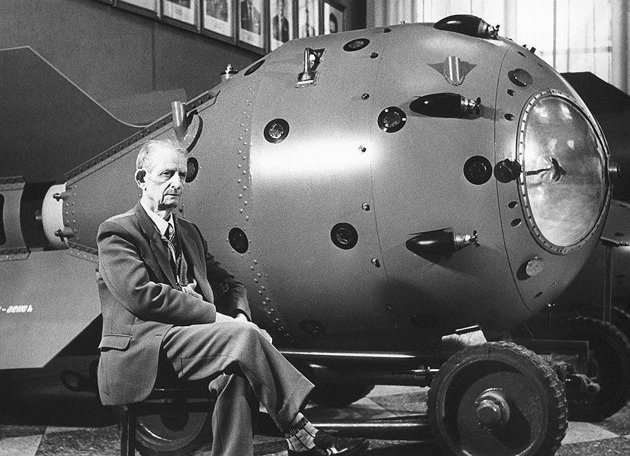 Харитон и Испытание Два снимка из Ядерного музея попали в московскую галерею