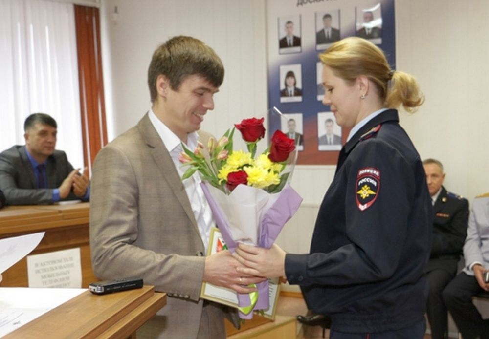 Повышенная сложность Город наградил полицейских за службу на совесть