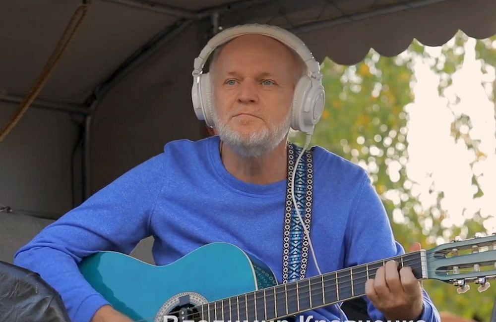 "Смотрите, слушайте!"