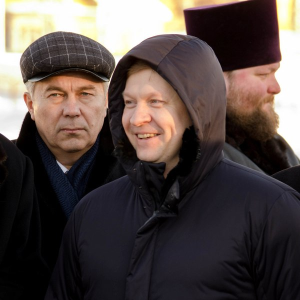 Заглянув в соседний сад Замминистра Иванов проверил ход строительства моста