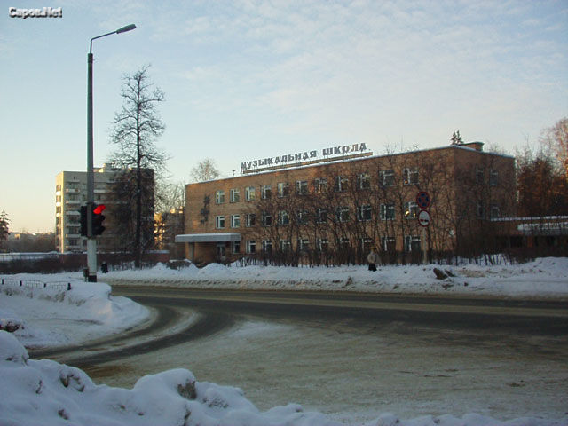 Как пуля ровный Расширенный участок улицы Харитона упрётся в перекрёсток