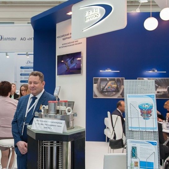 Тридцать литров урана Саровский реактор "Аргус" показали на выставке в Москве