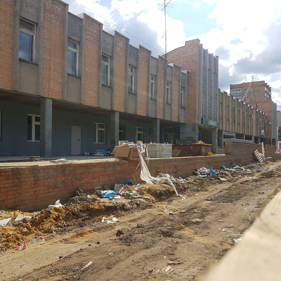 Об ОБЦ Подпорная стенка здания возведена, но работы ещё ведутся
