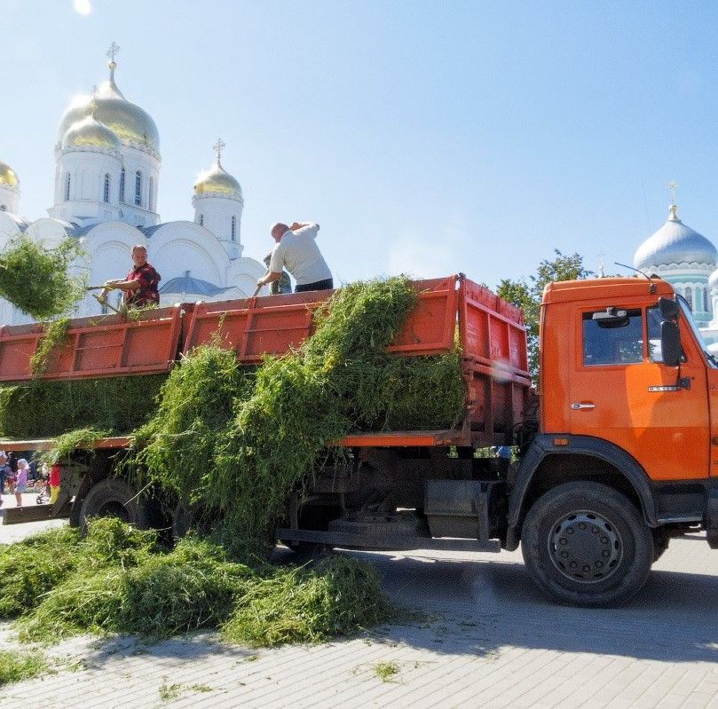 Трапеза за урожай Дивеевцы позвали саровчан на уборку картошки