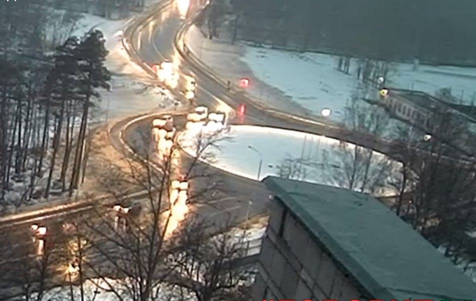 "Кто так проектировал?" На новой кольцевой у моста произошло первое ДТП - ВИДЕО