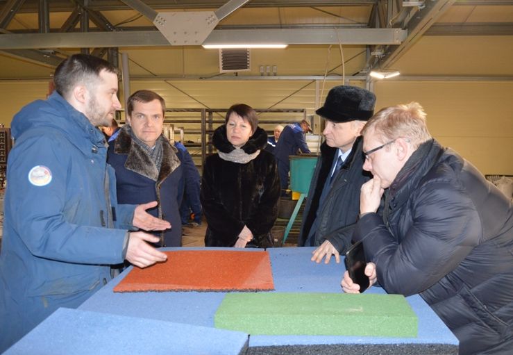 Попытка номер два "Экотех" вновь позвал саровчан на демонстрацию резиновой плитки