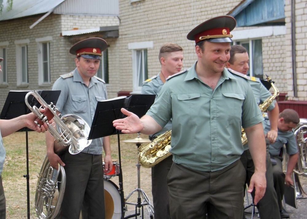 По мановению палочки Военные музыканты порадовали ребят из детского дома