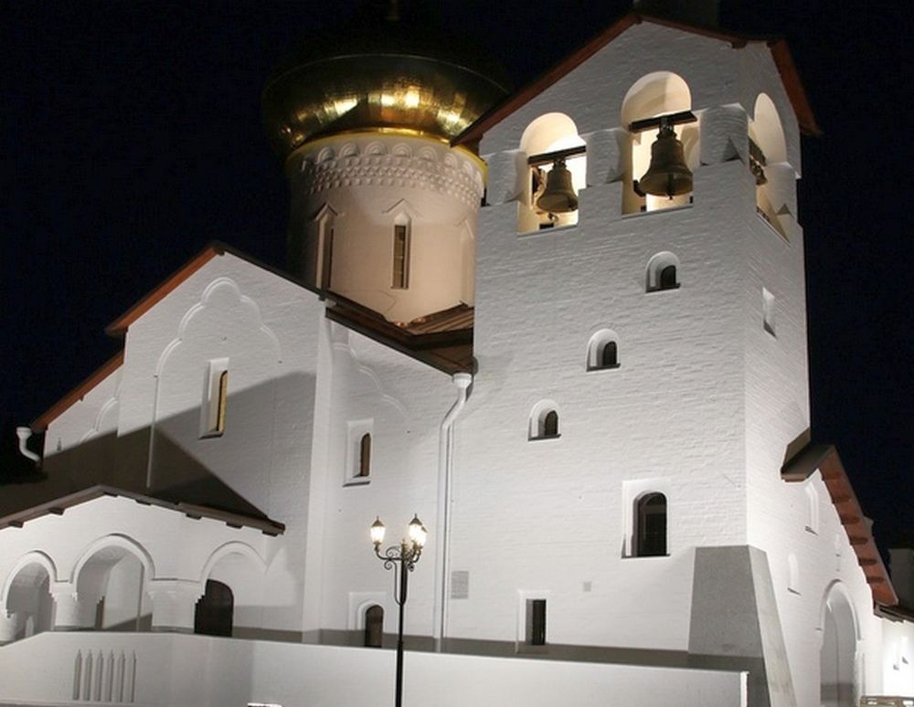 "Красота неописуемая" Новая архитектурная подсветка храма попала на фото