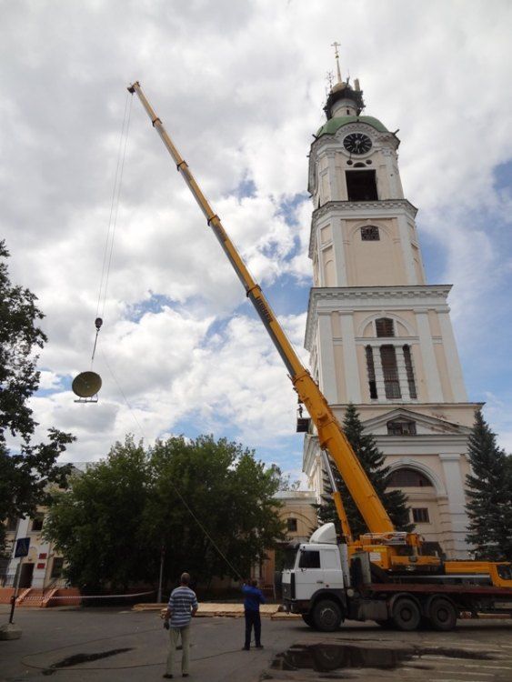 Демонтаж культа С колокольни снимают антенны и старый крест